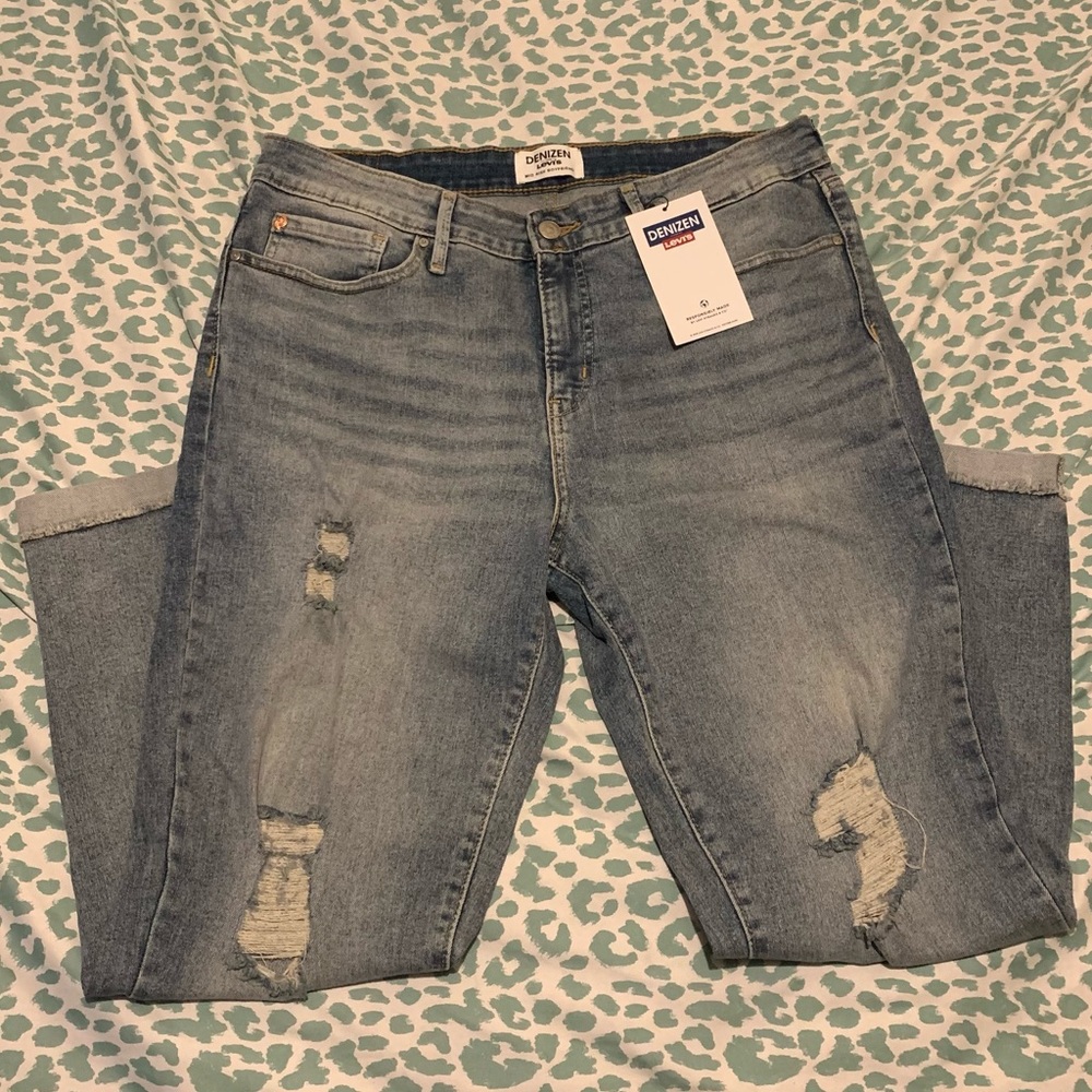 Denizen Levi’s Mid-Rise Boyfriend Jeans